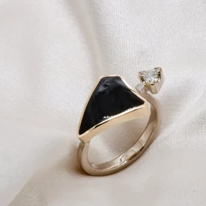 Ring m/ korall og diamant